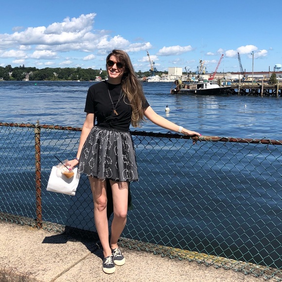 Meet your Posher, Beth - Picture 1 of 2